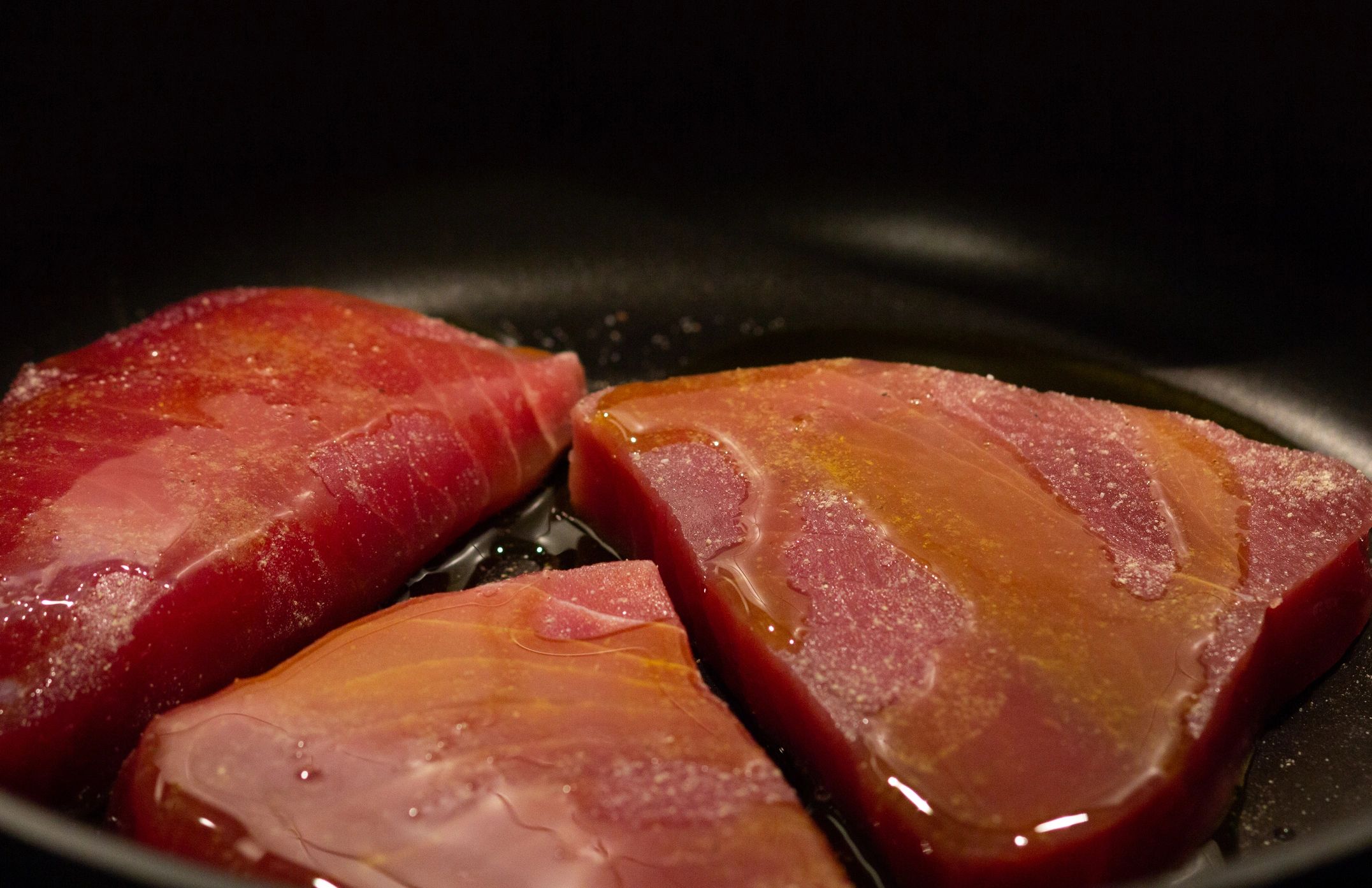 Lomos de atún fresco como símbolo de la gastronomía ligada a la almadraba